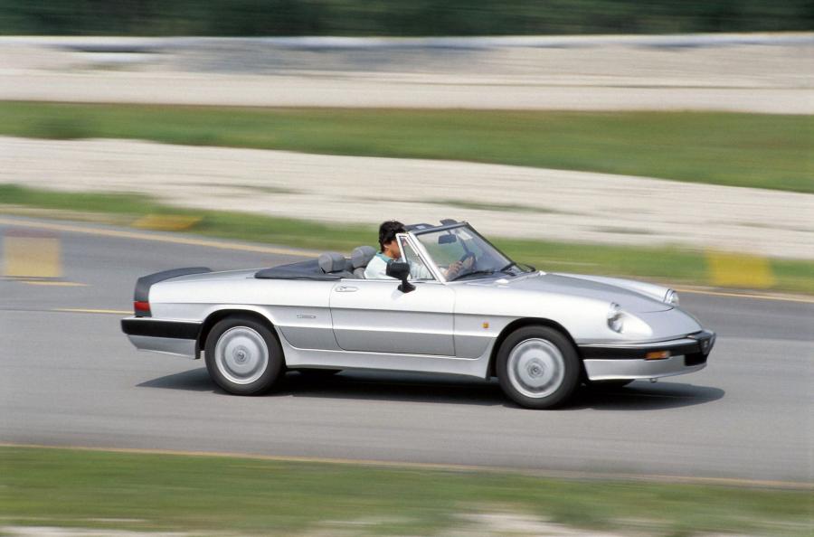  Alfa Romeo Spider 2.0 Quadrifoglio Verde (115) 1986 года  (фото 2 из 10)